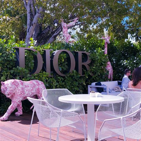 dior cafe.